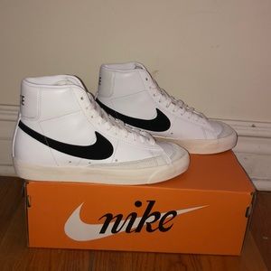 NIKE Mid ‘77 Vintage Blazer. Women’s size …